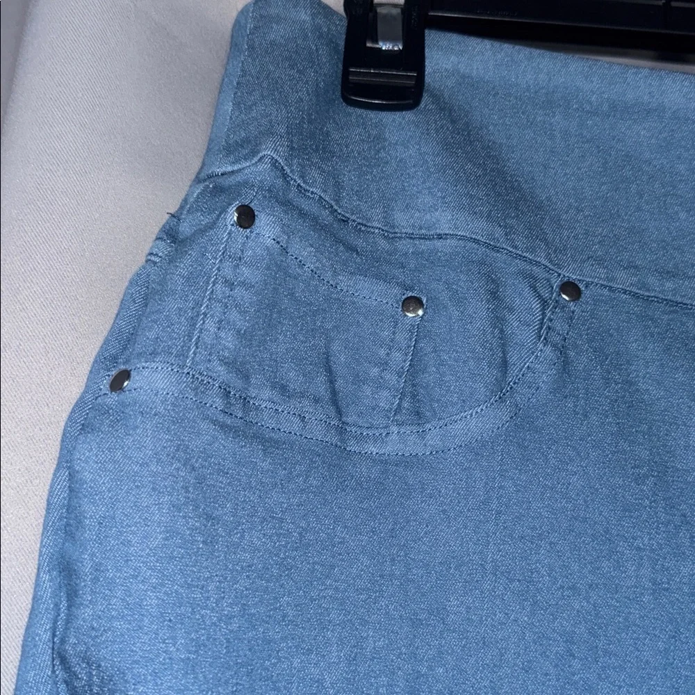 Ruby Rd Woman Light Wash Denim Capri Pants 16W Stretch Pull On Plus Size Casual - Picture 3 of 8